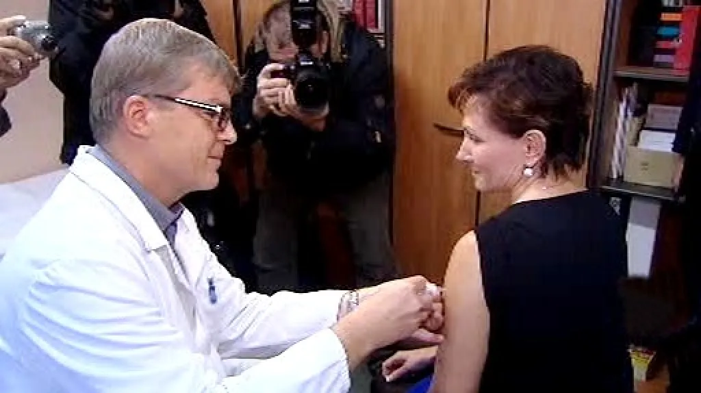Ministryně zdravotnictví se nechává očkovat