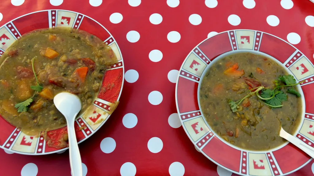 Happening Křivá polévka na Piazzetě Národního divadla