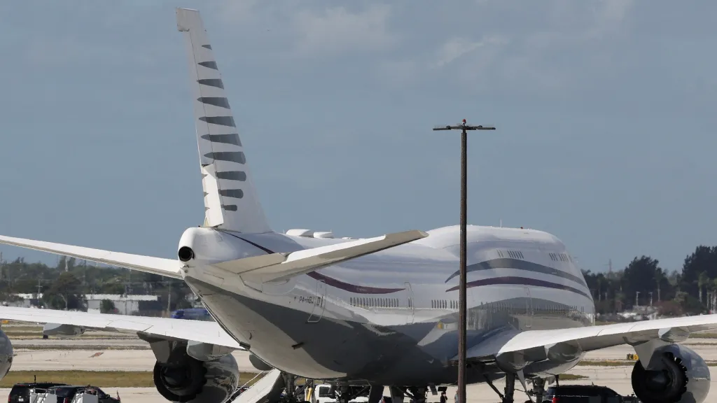 Katarský Boeing 747-8 na letišti v Palm Beach