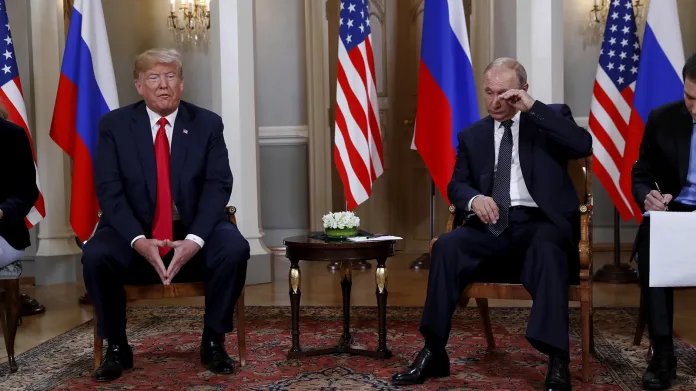 Trump a Putin na summitu ve Finsku