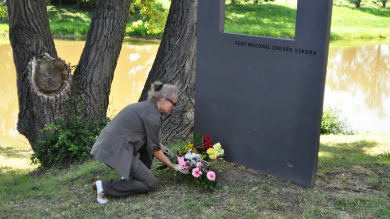 Vzpomínka na malíře Zdeňka Sýkoru v Počedělicích