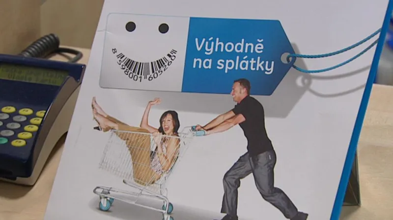 Češi si stále víc půjčují, nejčastěji na bydlení, ale zájem roste taky o krátkodobé půjčky a leasingy