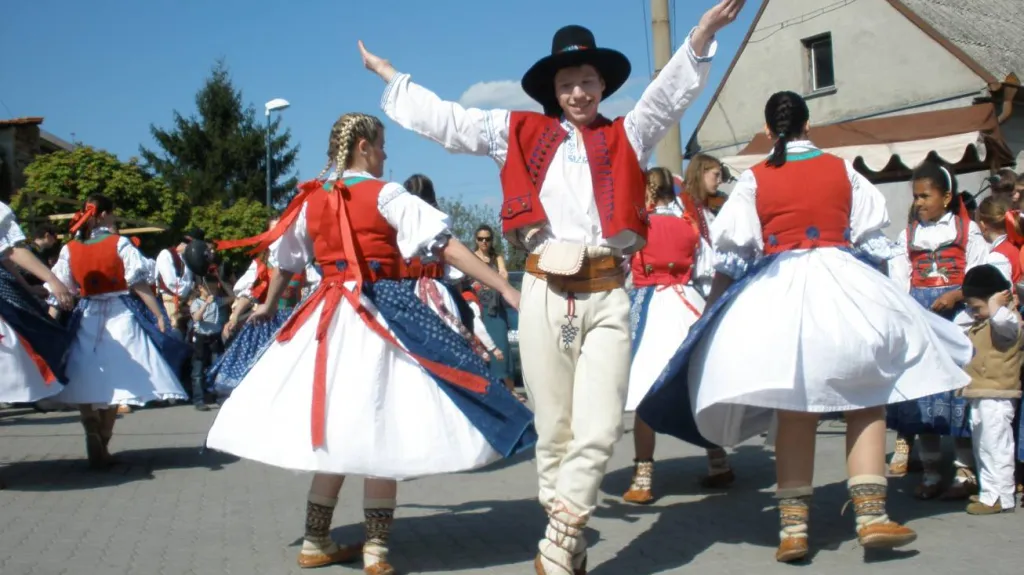 Staročeské máje v Černošicích - folklorní soubor Vonička