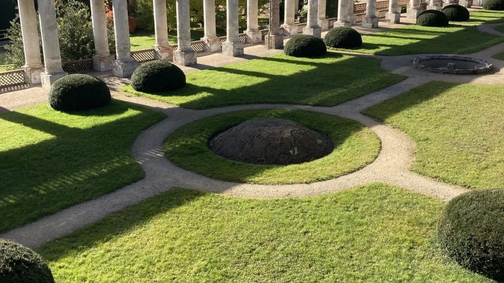 Zahrada zámku v Lysicích