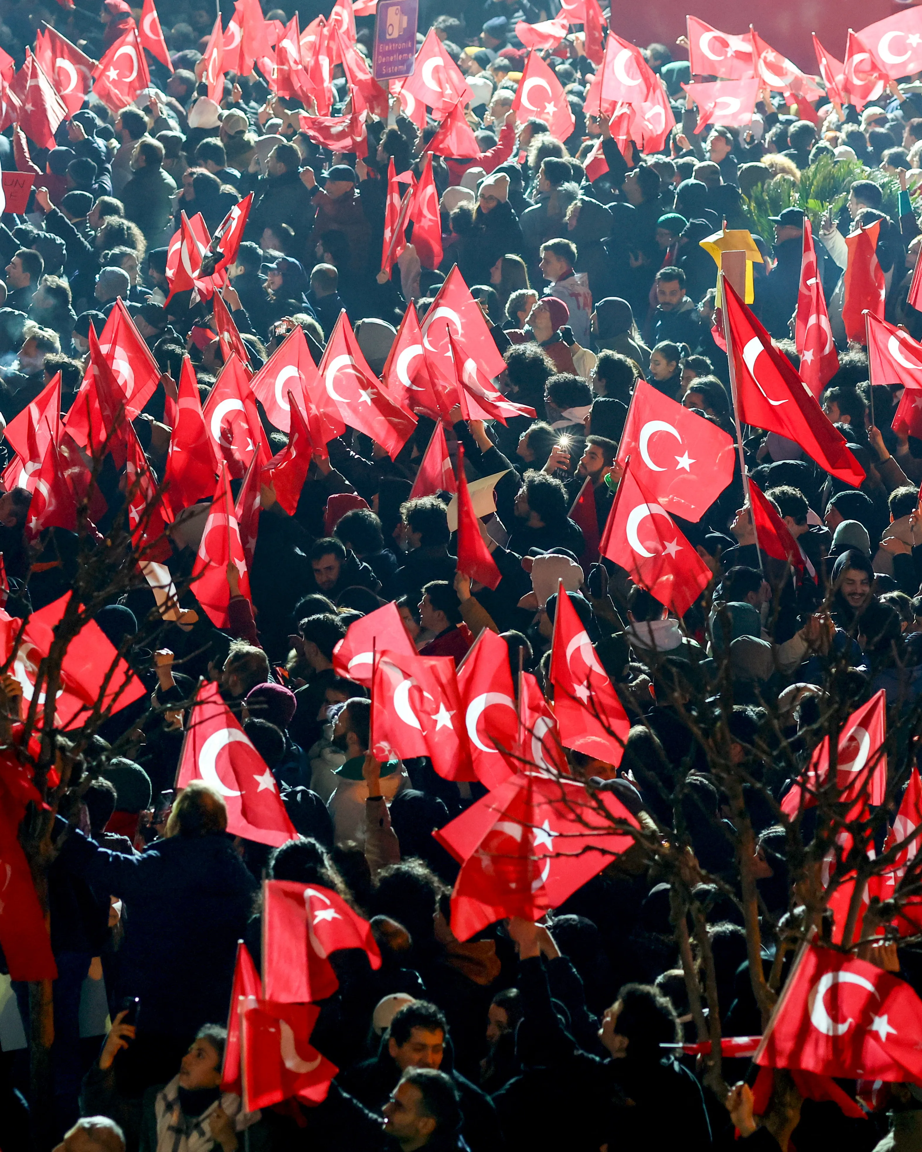Příznivci zadrženého starosty Istanbulu se střetli s policií