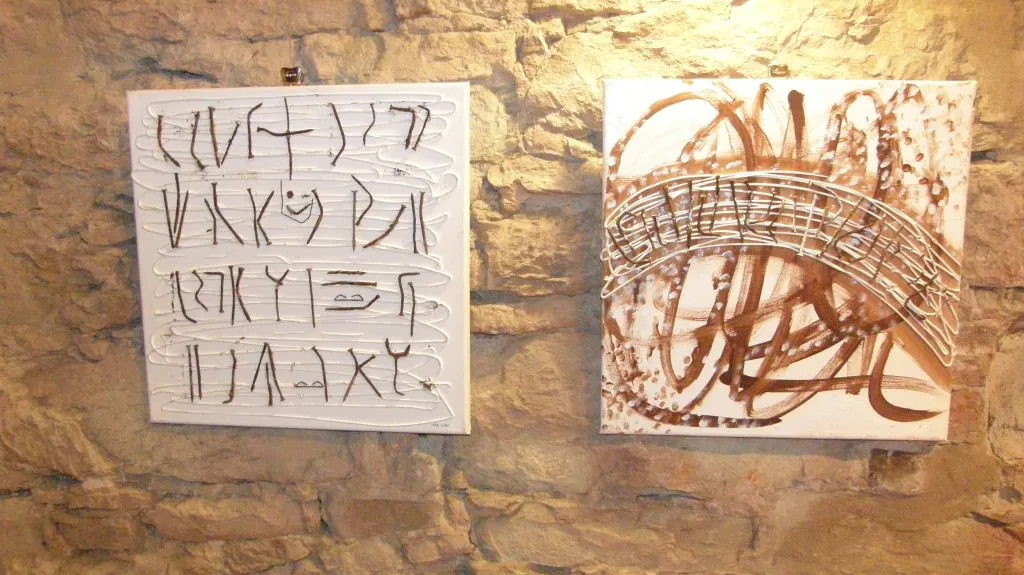 Z výstavy Adriany Rohde Kabele "Příběhy z Babylonu"