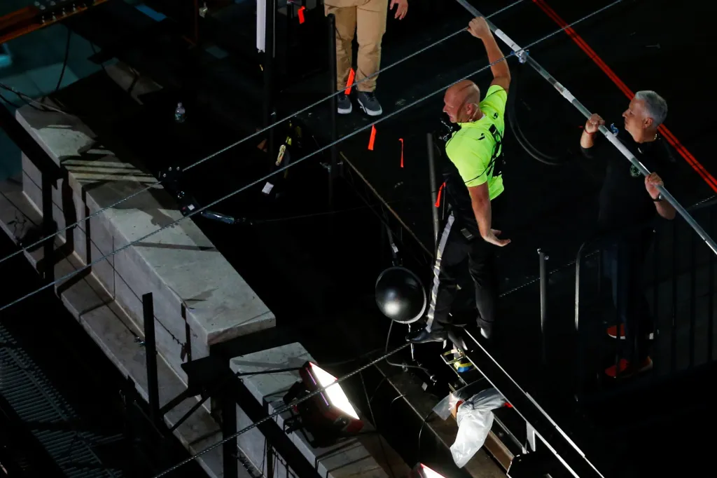 Na druhou stranu zaznamenali i výrazné úspěchy. Například v roce 2012 přešel Nik Wallenda ve výšce 460 metrů Niagarské vodopády.