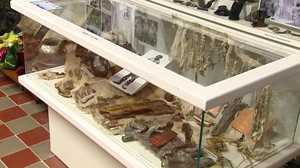 Výstava nalezených fragmentů z letecké bitvy