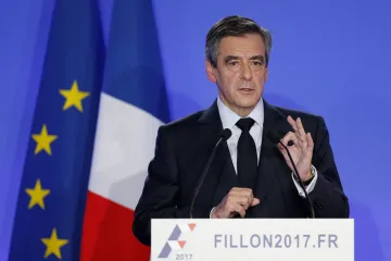 Fillon zatím bojuje dál. Proti kritice, straníkům i průzkumům