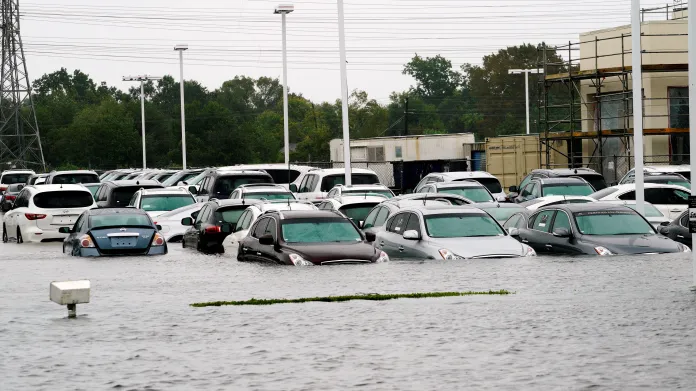 Zpravodaj ČT Řezníček: V Houstonu přestalo pršet a voda klesá