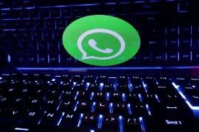 Podvodníci se na WhatsAppu vydávají za kamaráda, chtějí získat přístup k účtu