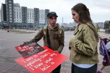 Rusko vězní tisíce Ukrajinců. Blízcí žádají o pomoc státníky na summitu