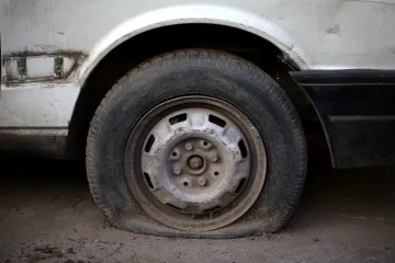 Nahlašte vraky blokující místa, vyzývají pražské radnice