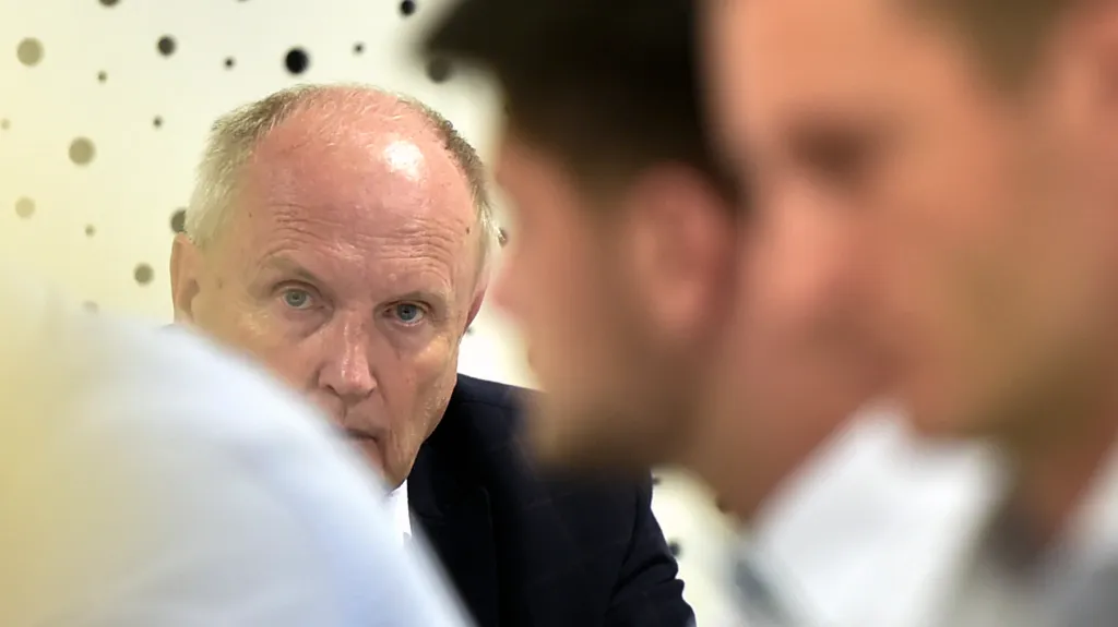 Arnošt Martínek na zasedání fakultního akademického senátu