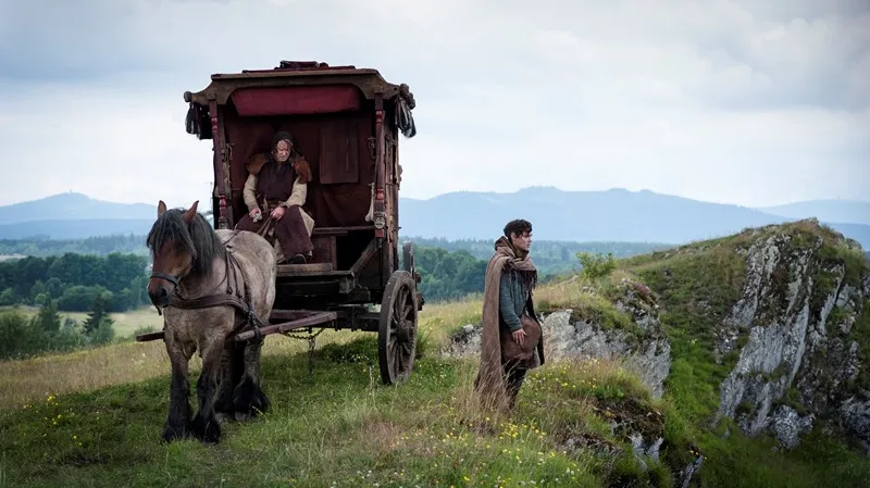 Ranhojič / Stellan Skarsgård, Tom Payne