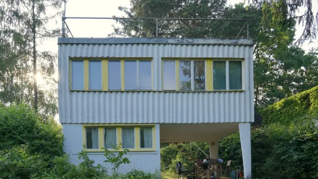Chaty navrhovali i známí architekti, lidé je pak napodobovali