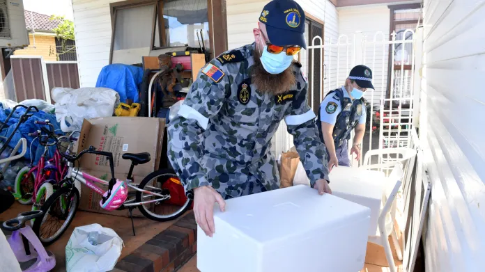 V Sydney lidem v karanténě doručuje jídlo policie i obranné síly