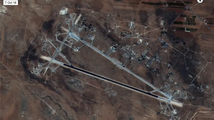 Zasažená letecká základna v Sýrii