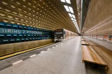 Stanice Jiřího z Poděbrad se otevřela po rekonstrukci. Zbývá zprovoznit výtahy