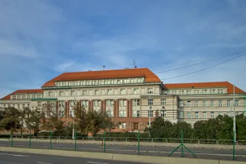 Za vraždu dvou žen v Hradci Králové soud potvrdil mladistvému devět let vězení