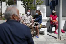 Pandemie ve světě: Středoevropské země zvažují cestovní dohody, Řecko uvolní pohyb mezi regiony