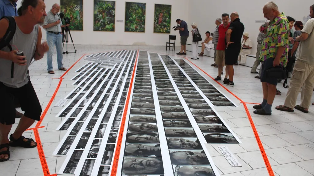 Instalace výstavy v galerii Nová síni