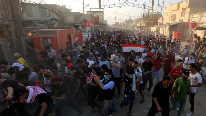 Dav demonstrantů v Basře