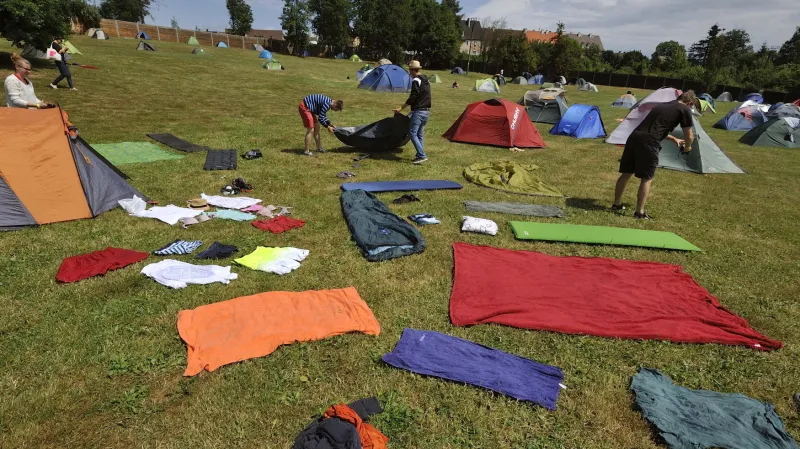 Noční bouřka vyplavila stanové městečko Rolava v Karlových Varech