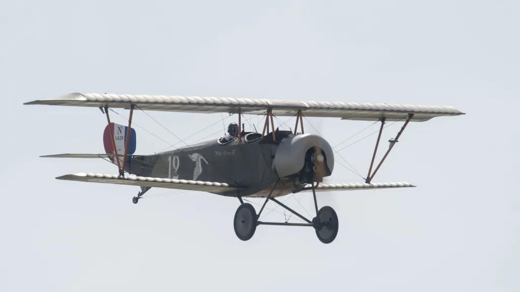 Na snímku je letoun Nieuport XII.
