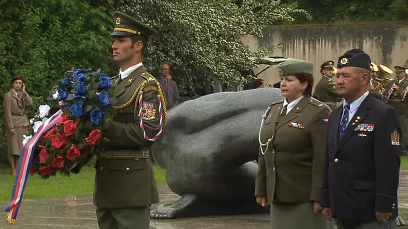 Shromáždění na ďáblickém hřbitově