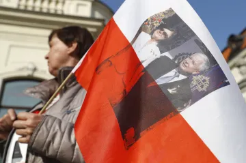Pád letadla s prezidentem Kaczynským u Smolenska rozděluje Poláky i 11 let po neštěstí