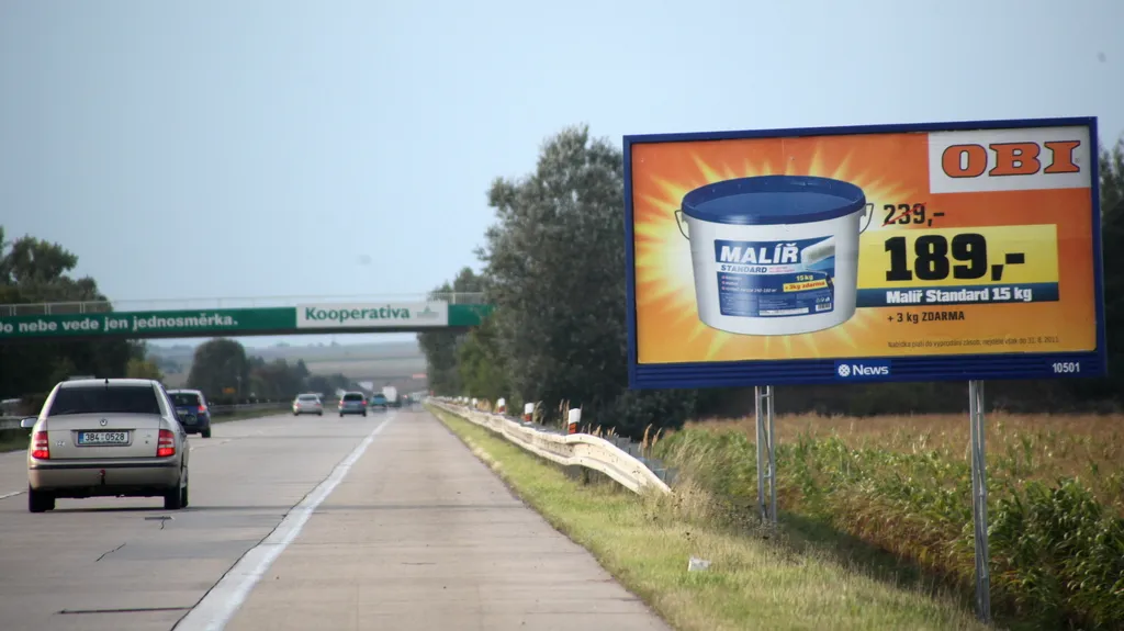 Billboard u dálnice