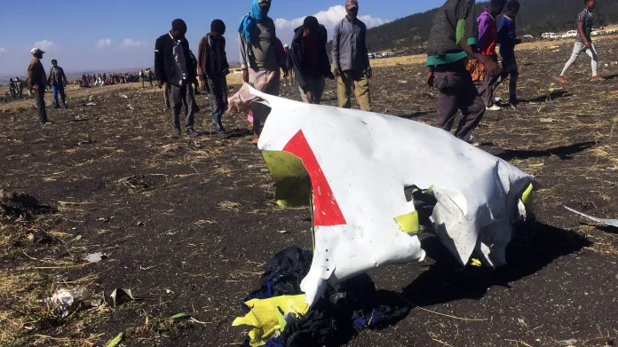Trosky zříceného letadla etiopských aerolinií