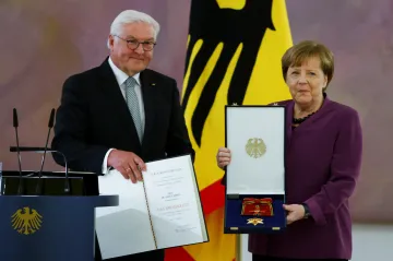 Německý prezident vyznamenal Merkelovou. Zvládla podle něj migrační krizi i pandemii