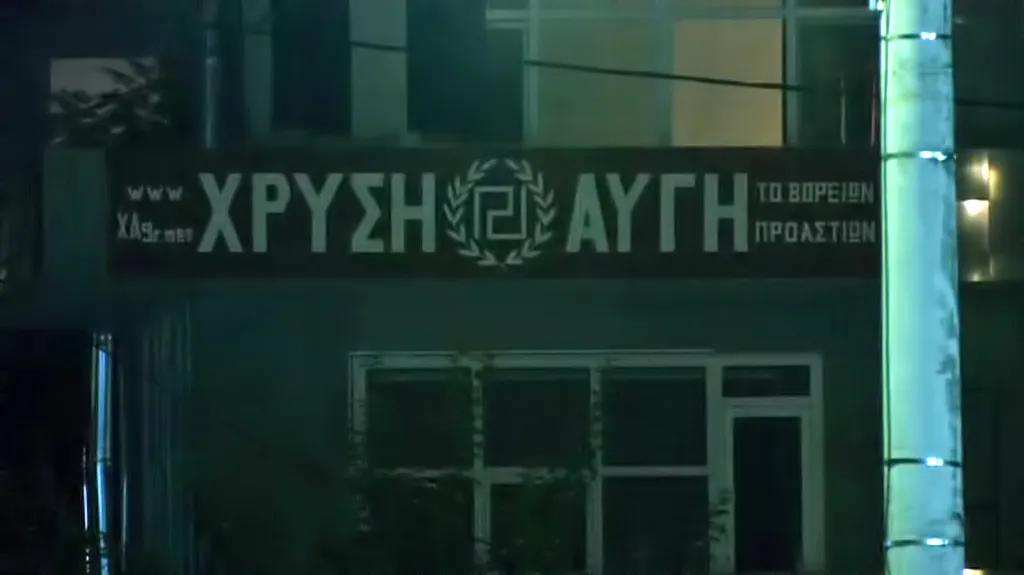 Před sídlem Zlatého úsvitu se střílelo