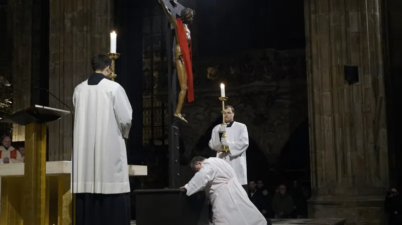 Velkopáteční obřad ve svatovítské katedrále