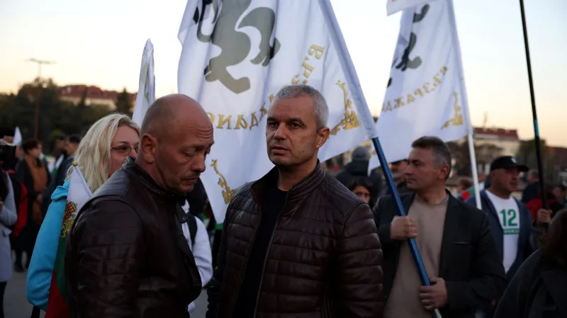 Lídr strany Obrození Kostadin Kostadinov