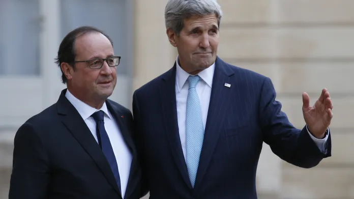 Francois Hollande a John Kerry
