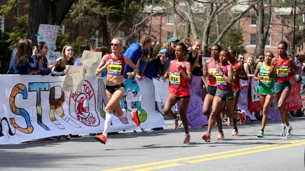 První maraton v Bostonu po loňském teroristickém útoku