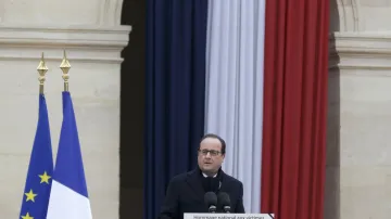 Pietní akt v pařížské Invalidovně na počest obětí teroristických útoků