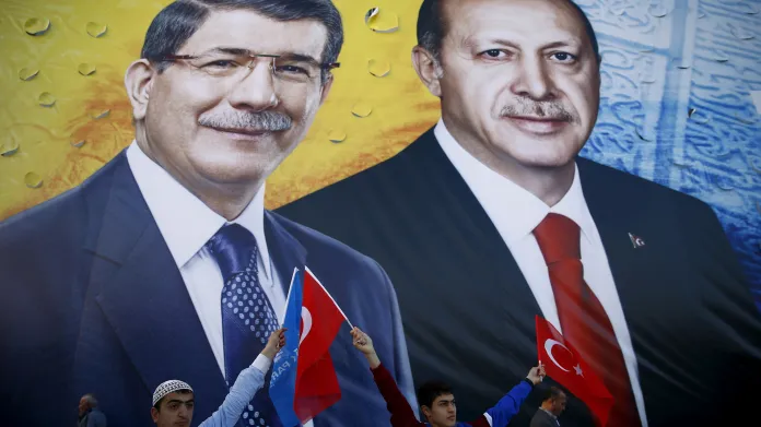Tandem Erdogan-Davutoglu už je minulostí