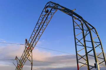Vítr bude Českem cloumat až do středečního večera. Meteorologové prodloužili výstrahu