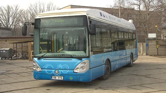 V Neratovicích jezdí na linkách MHD vodíkový autobus.
