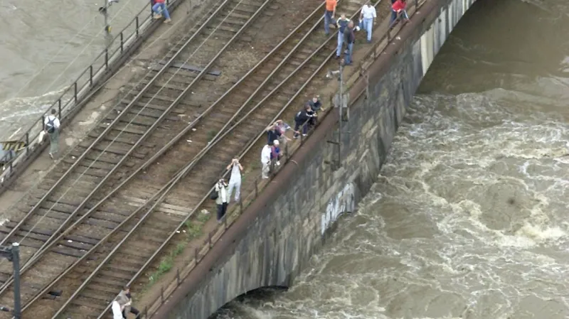 Negrelliho viadukt za povodně v roce 2002