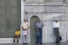 Od pondělí se Řekové dostanou do bank. Výběr ale zůstane omezený