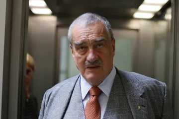 Část nábřeží u Karlova mostu v Praze bude pojmenovaná po Schwarzenbergovi