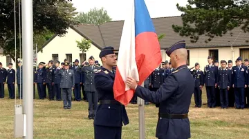 Nad základnu v Geilenkirchenu poprvé vystoupala česká vlajka