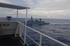 Komando evropské námořní mise obsadilo tureckou loď. Akce vyvolala spor s Ankarou