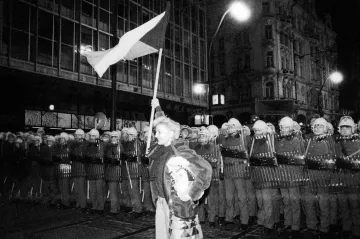 Průvod studentů, který otřásl dějinami. Cestu z Albertova na Národní třídu rekonstruuje interaktivní mapa