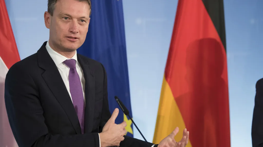 Halbe Zijlstra, odstupující ministr zahraničí Nizozemska